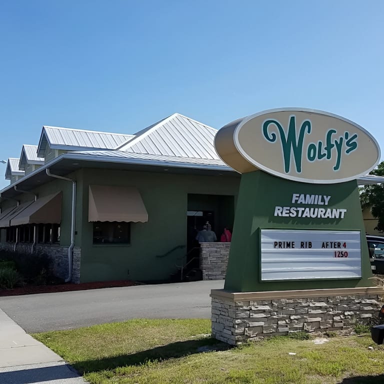 Wolfy’s – Leesburg’s Home for Classic Comfort Eats